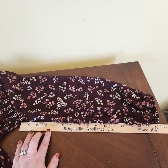 41 Hawthorn Burgandy Flowy Floral Sheer Top Medium Petite - Picture 11 of 12